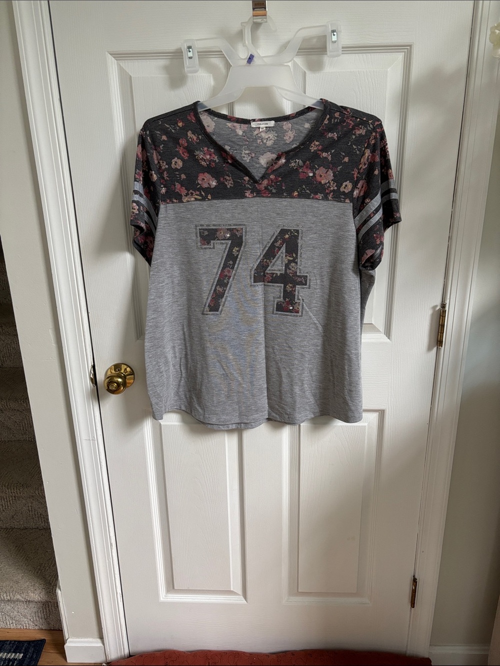 Floral Accent 74 Graphic V-Neck Tee - Gray & Black by Maurice’s